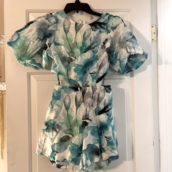 Like new Revolve women’s romper. Size xs/smallRetails $395